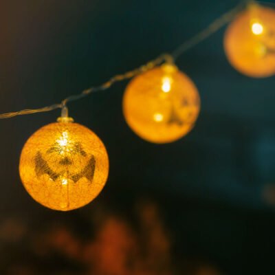 Az elemes működésnek köszönhetően bárhová elhelyezheti. A LED tökéletesen megvilágítja a lampionok belsejét. Vidám tök lampinok 10 db melegfehér színű LED On/Off kapcsolóval ellátott elemtartó Működtethető 2 x AAA elemmel/akkuval (nem tartozék!)